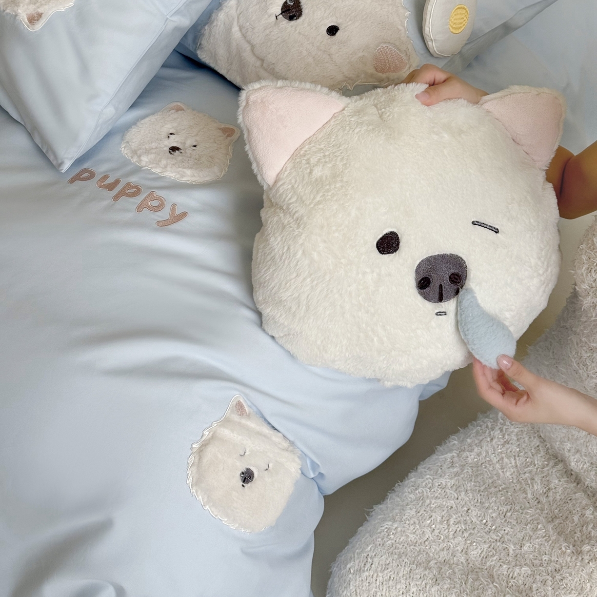 91家纺网 家纺一手货源 找家纺 鹿班家居 2025年新款秋冬款100S全棉纯棉磨毛贴布绣系列四件套-奶油大白（标准会员-20元） 奶油大白-蓝色