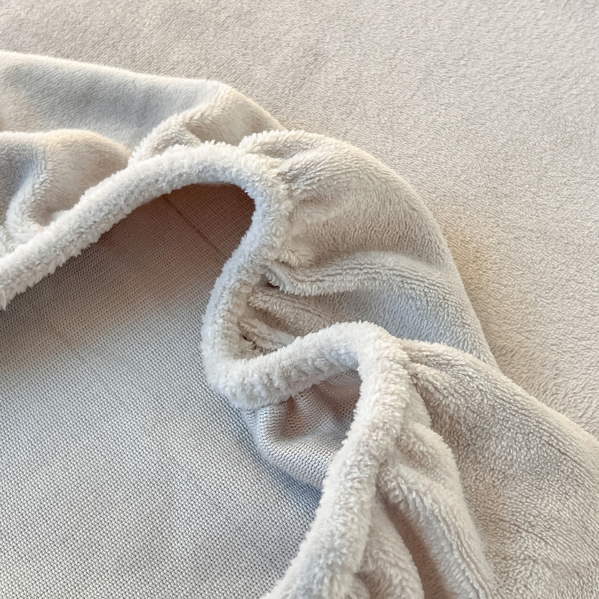 91家纺网 家纺一手货源 找家纺 多乐家纺 2025新款高克重牛奶绒学生床床笠 绒-绅士灰