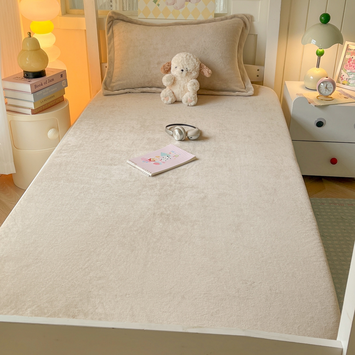 91家纺网 家纺一手货源 找家纺 多乐家纺 2025新款高克重牛奶绒学生床床笠 绒-卡其