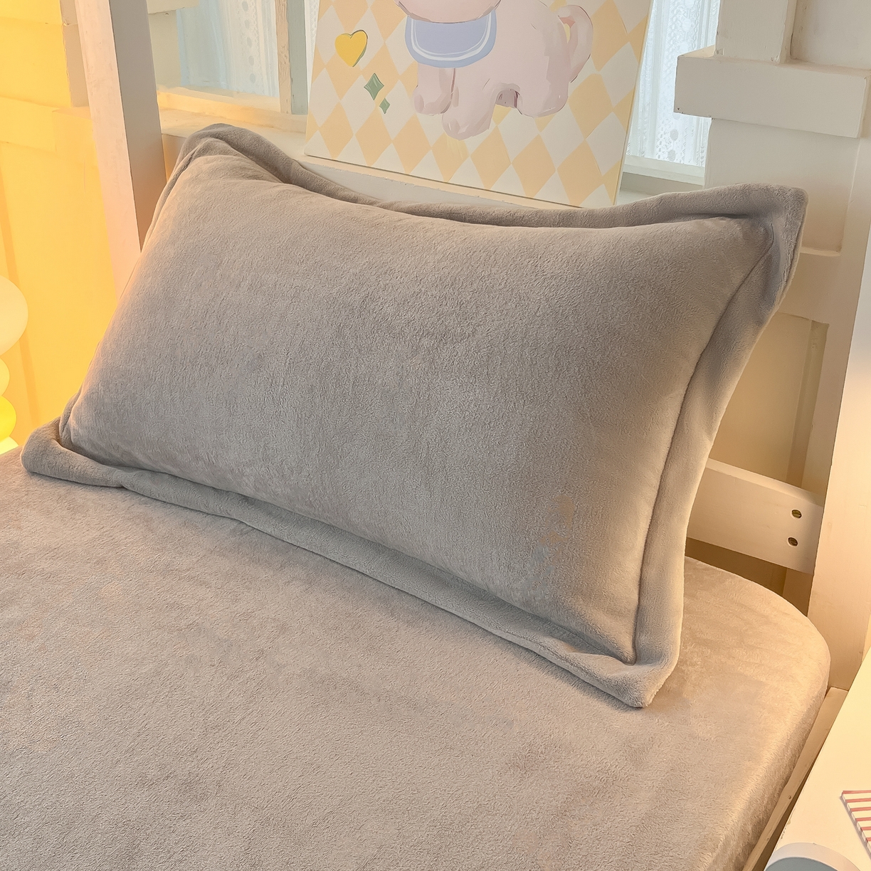 91家纺网 家纺一手货源 找家纺 多乐家纺 2025新款高克重牛奶绒学生床床笠 绒-绅士灰