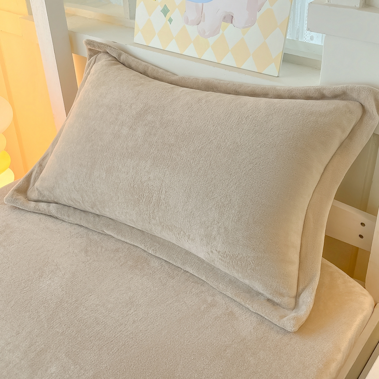 91家纺网 家纺一手货源 找家纺 多乐家纺 2025新款高克重牛奶绒学生床床笠 绒-卡其