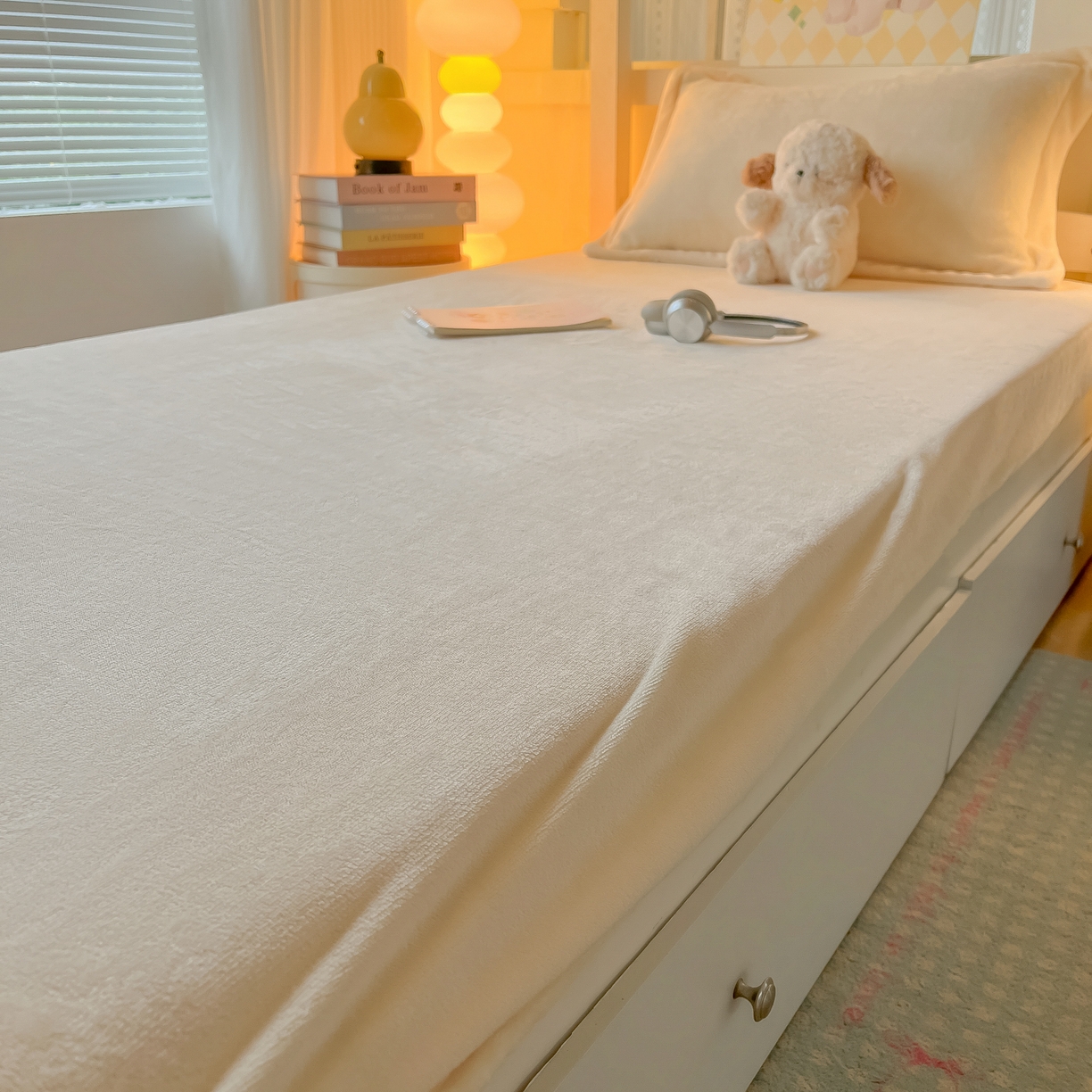 91家纺网 家纺一手货源 找家纺 多乐家纺 2025新款高克重牛奶绒学生床床笠 绒-奶白