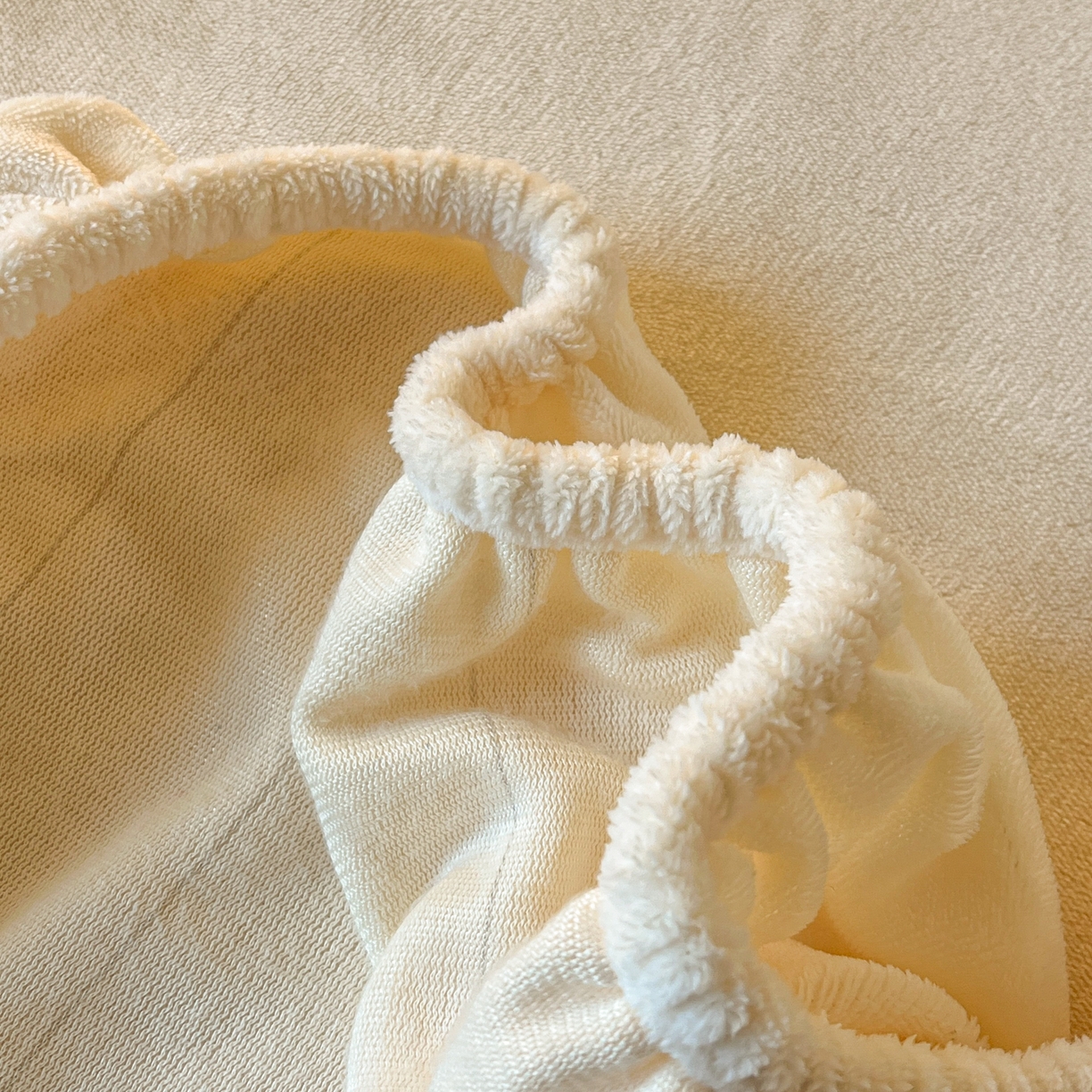 91家纺网 家纺一手货源 找家纺 多乐家纺 2025新款高克重牛奶绒学生床床笠 绒-奶白