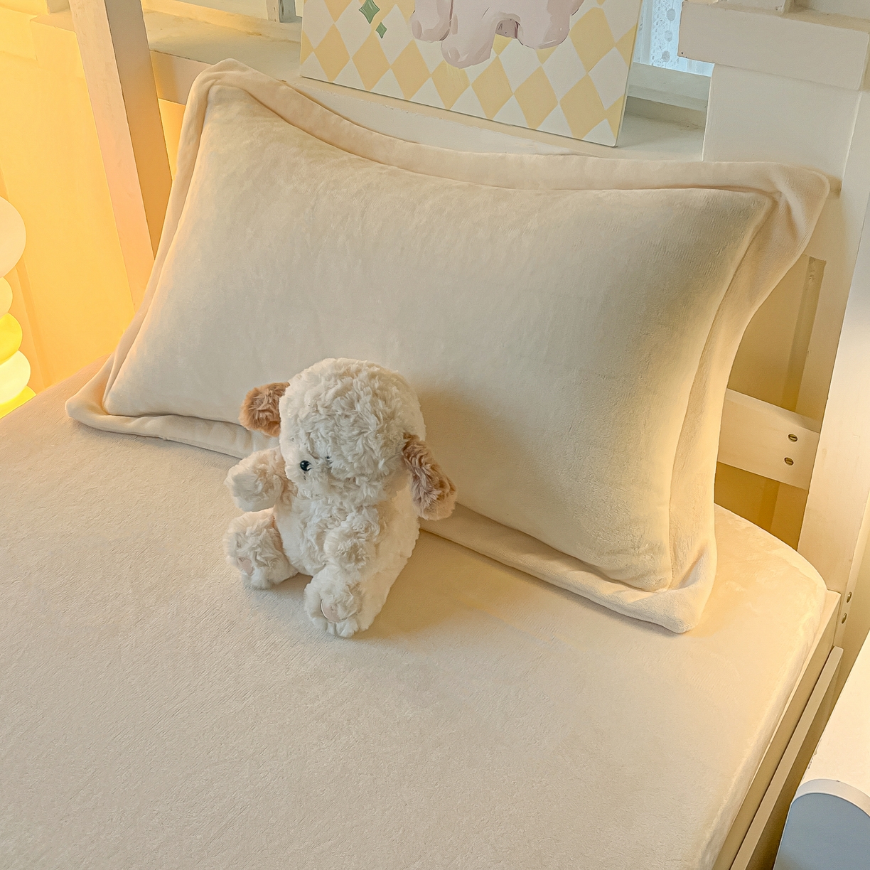 91家纺网 家纺一手货源 找家纺 多乐家纺 2025新款高克重牛奶绒学生床床笠 绒-奶白