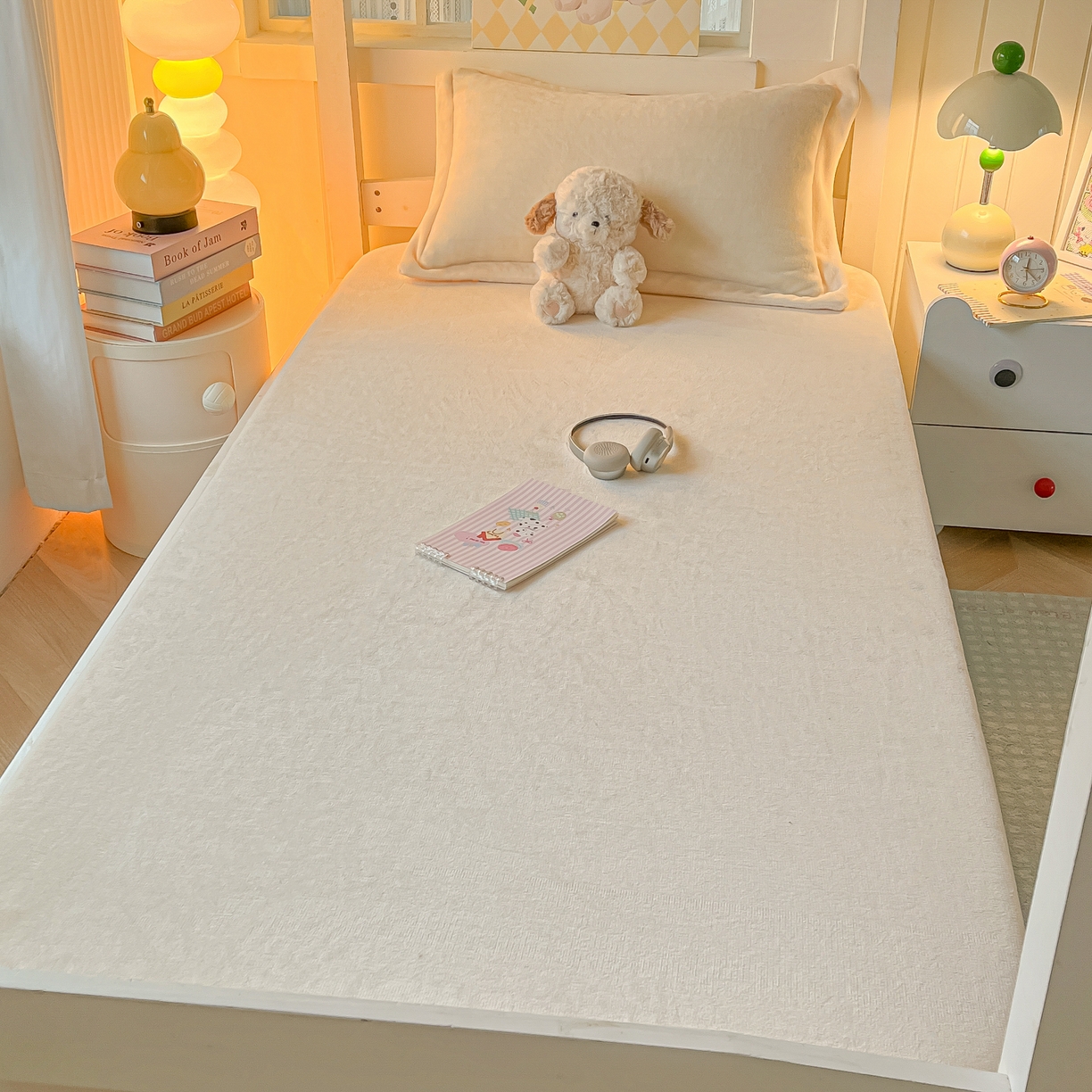 91家纺网 家纺一手货源 找家纺 多乐家纺 2025新款高克重牛奶绒学生床床笠 绒-奶白