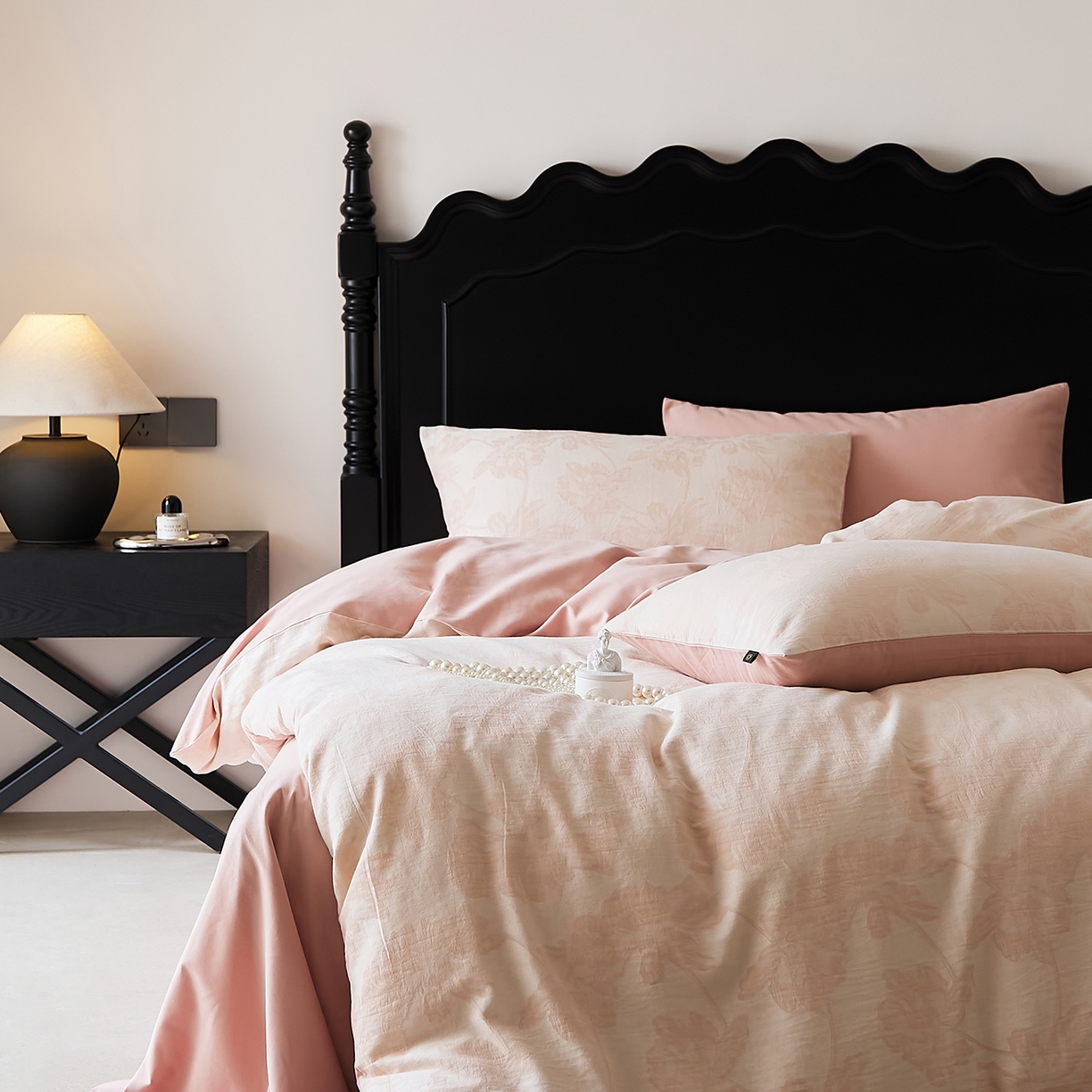 91家纺网 家纺一手货源 找家纺 禾时 2025新款全棉色织提花四件套-等风来 等风来-雾粉