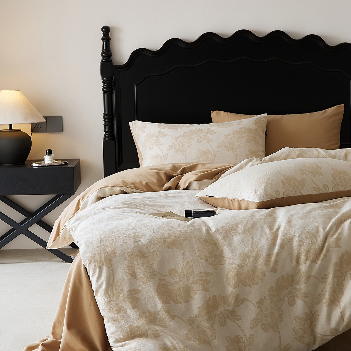 91家纺网 家纺一手货源 找家纺 禾时 2025新款全棉色织提花四件套-等风来 等风来-浅驼