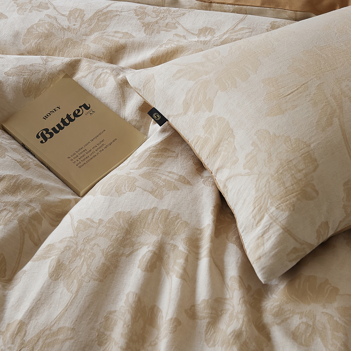 91家纺网 家纺一手货源 找家纺 禾时 2025新款全棉色织提花四件套-等风来 等风来-浅驼