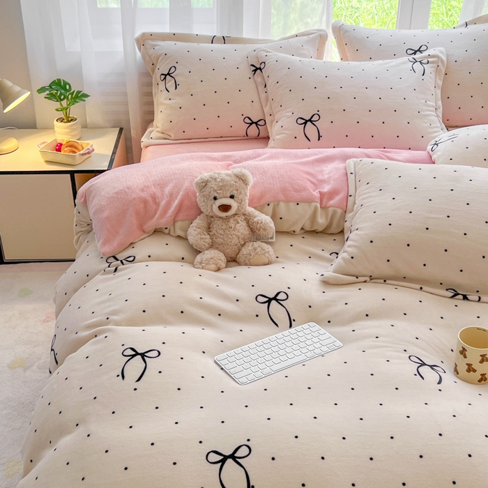 91家纺网 家纺一手货源 找家纺 妖妖家纺 2025新款高克重200克牛奶绒印花四件套 波点萌蝶