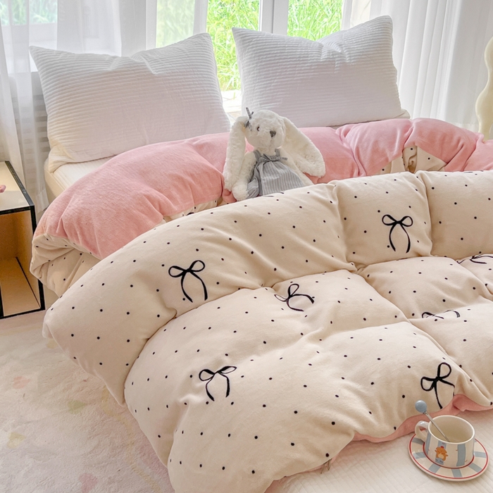 91家纺网 家纺一手货源 找家纺 妖妖家纺 2025新款高克重200克牛奶绒印花四件套 波点萌蝶