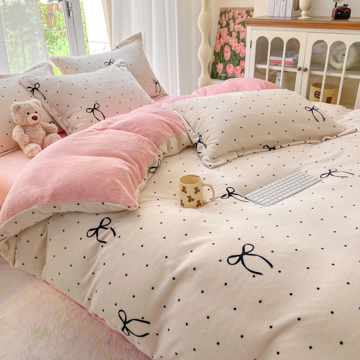 91家纺网 家纺一手货源 找家纺 妖妖家纺 2025新款高克重200克牛奶绒印花四件套 波点萌蝶