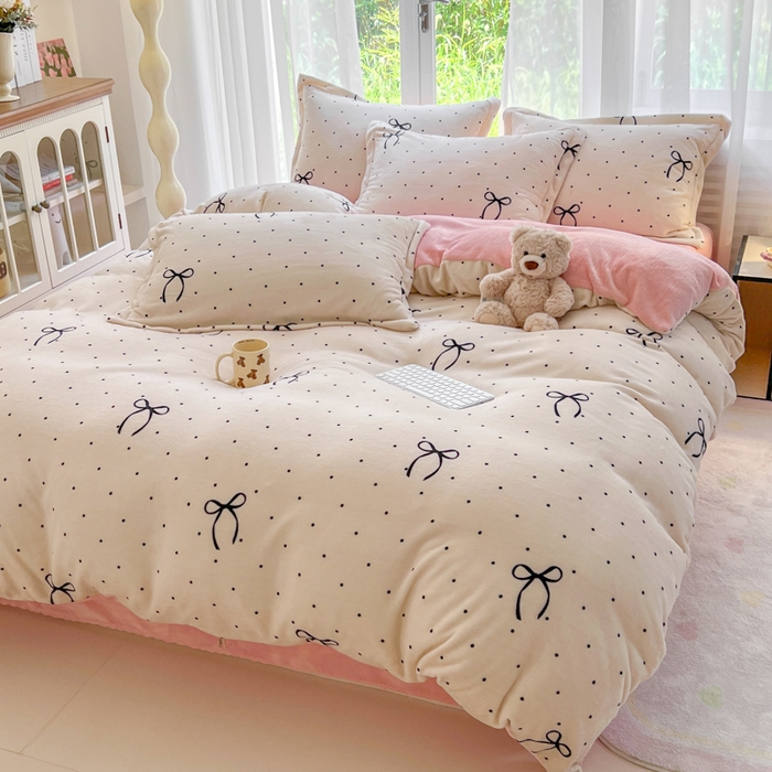 91家纺网 家纺一手货源 找家纺 妖妖家纺 2025新款高克重200克牛奶绒印花四件套 波点萌蝶