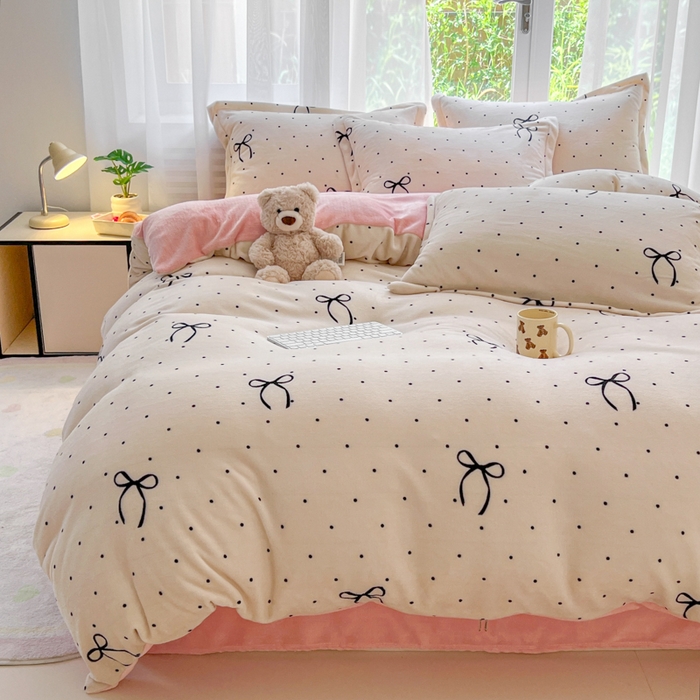 91家纺网 家纺一手货源 找家纺 妖妖家纺 2025新款高克重200克牛奶绒印花四件套 波点萌蝶