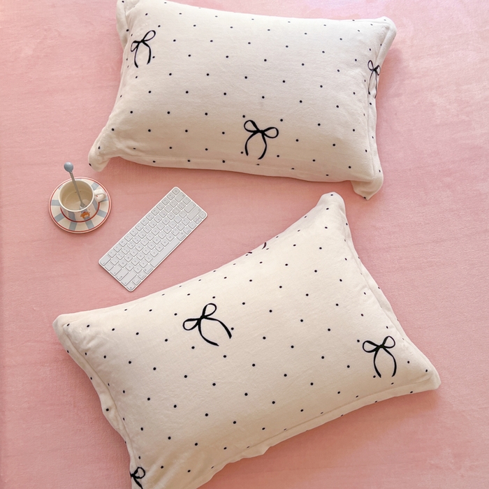 91家纺网 家纺一手货源 找家纺 妖妖家纺 2025新款高克重200克牛奶绒印花四件套 波点萌蝶