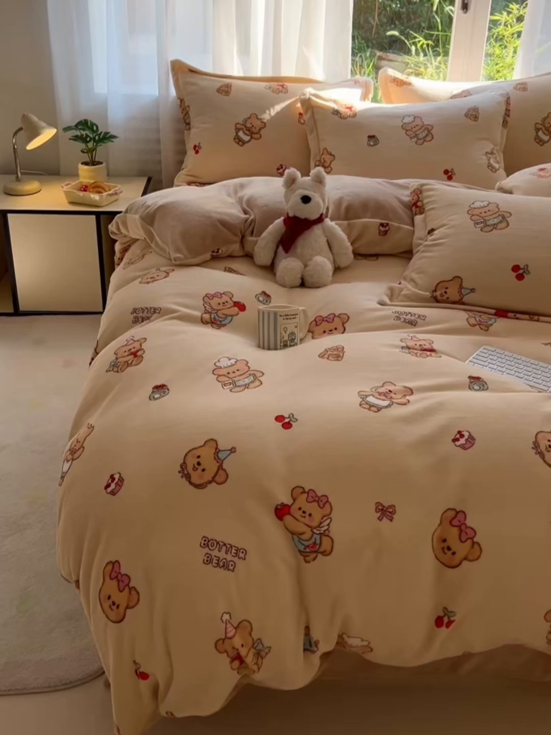 91家纺网 家纺一手货源 找家纺 妖妖家纺 2025新款高克重200克牛奶绒印花四件套 厨师曲奇熊