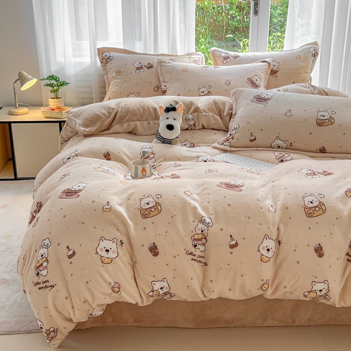 91家纺网 家纺一手货源 找家纺 妖妖家纺 2025新款高克重200克牛奶绒印花四件套 放松小狗