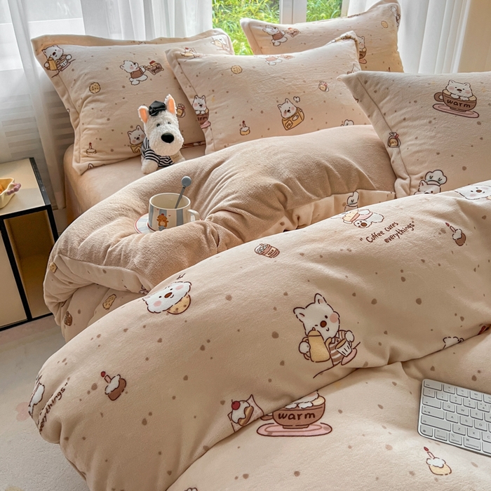 91家纺网 家纺一手货源 找家纺 妖妖家纺 2025新款高克重200克牛奶绒印花四件套 放松小狗