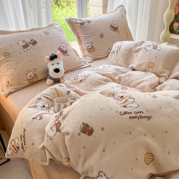 91家纺网 家纺一手货源 找家纺 妖妖家纺 2025新款高克重200克牛奶绒印花四件套 放松小狗