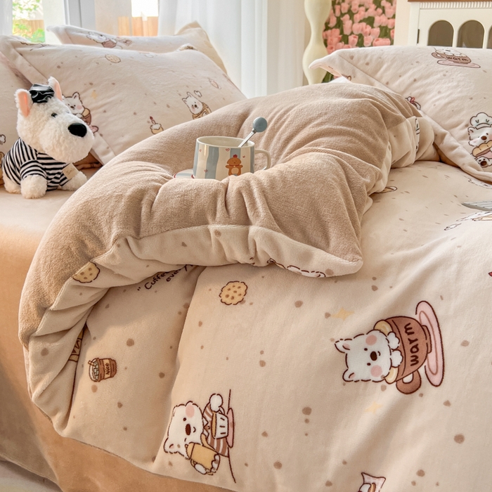 91家纺网 家纺一手货源 找家纺 妖妖家纺 2025新款高克重200克牛奶绒印花四件套 放松小狗