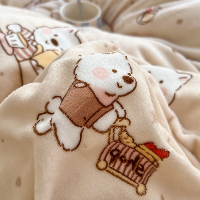 91家纺网 家纺一手货源 找家纺 妖妖家纺 2025新款高克重200克牛奶绒印花四件套 放松小狗