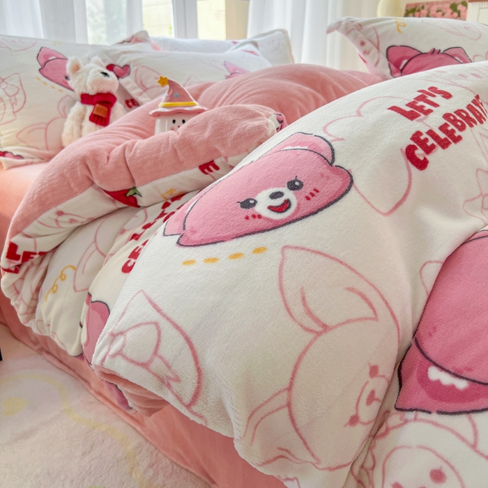 91家纺网 家纺一手货源 找家纺 妖妖家纺 2025新款高克重200克牛奶绒印花四件套 狐吻甜果