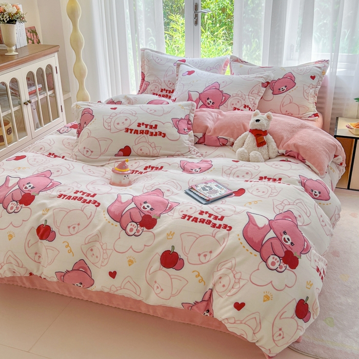 91家纺网 家纺一手货源 找家纺 妖妖家纺 2025新款高克重200克牛奶绒印花四件套 狐吻甜果