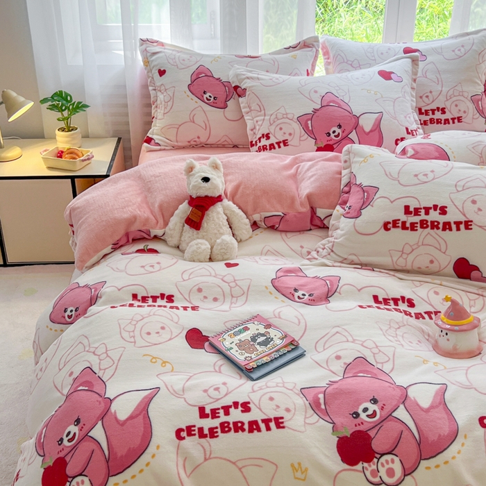 91家纺网 家纺一手货源 找家纺 妖妖家纺 2025新款高克重200克牛奶绒印花四件套 狐吻甜果