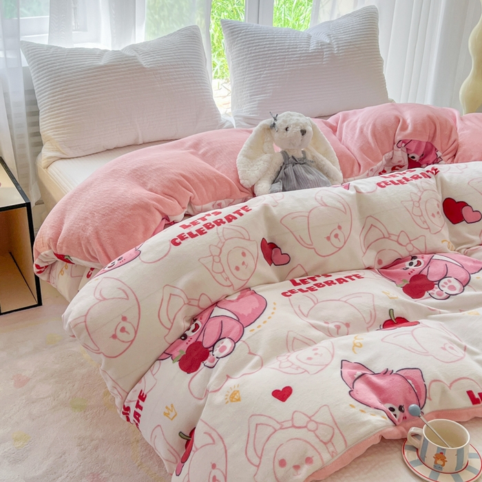 91家纺网 家纺一手货源 找家纺 妖妖家纺 2025新款高克重200克牛奶绒印花四件套 狐吻甜果