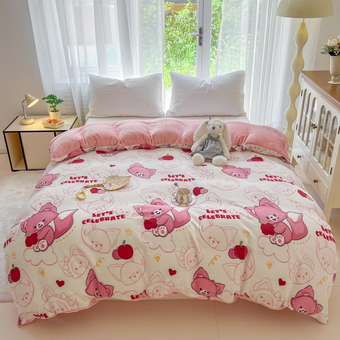 91家纺网 家纺一手货源 找家纺 妖妖家纺 2025新款高克重200克牛奶绒印花四件套 狐吻甜果