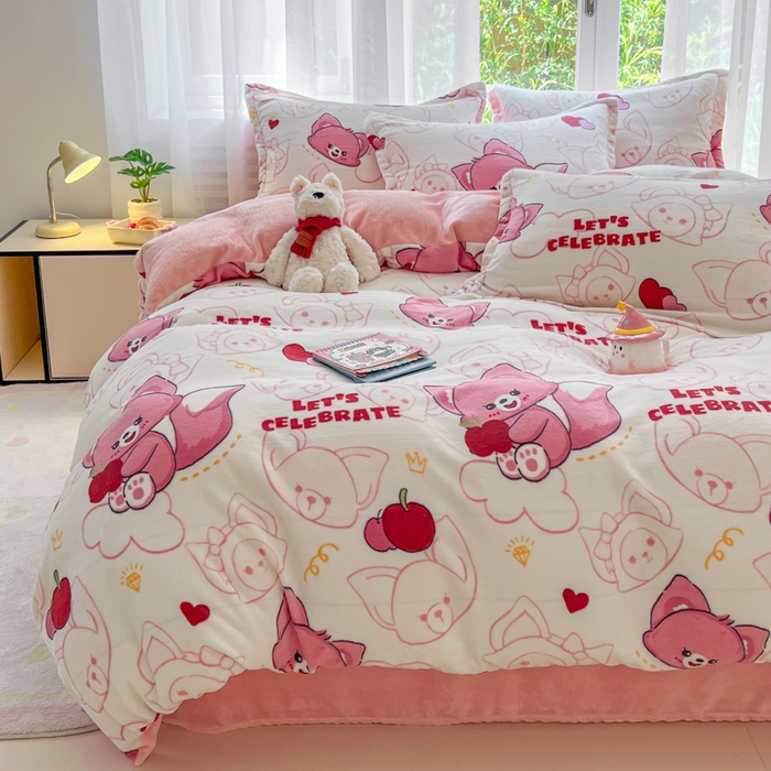 91家纺网 家纺一手货源 找家纺 妖妖家纺 2025新款高克重200克牛奶绒印花四件套 狐吻甜果