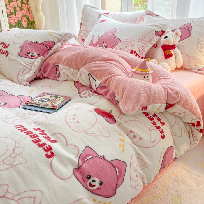 91家纺网 家纺一手货源 找家纺 妖妖家纺 2025新款高克重200克牛奶绒印花四件套 狐吻甜果