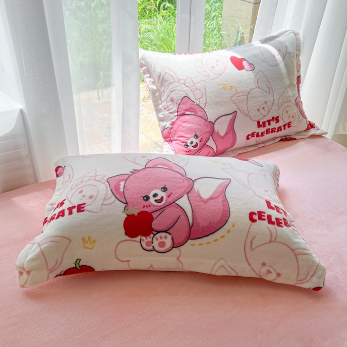 91家纺网 家纺一手货源 找家纺 妖妖家纺 2025新款高克重200克牛奶绒印花四件套 狐吻甜果