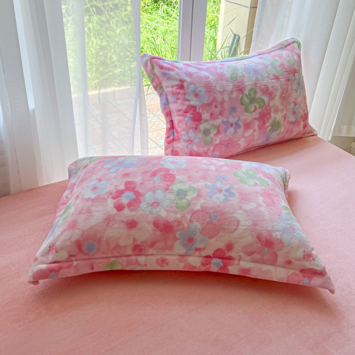 91家纺网 家纺一手货源 找家纺 妖妖家纺 2025新款高克重200克牛奶绒印花四件套 花轻语