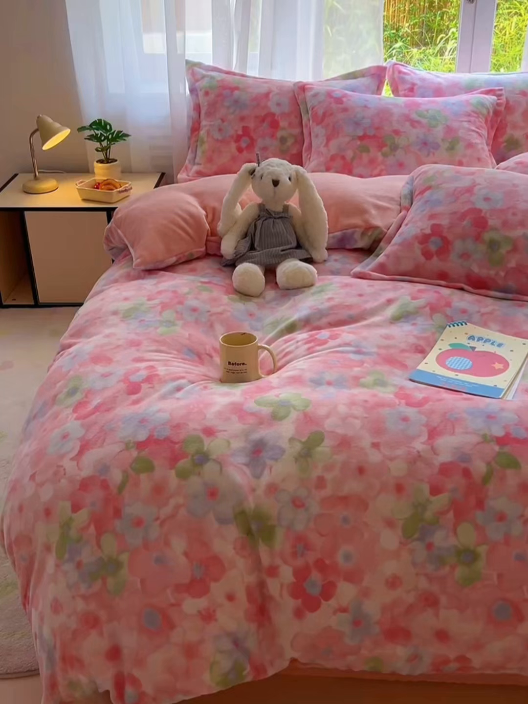 91家纺网 家纺一手货源 找家纺 妖妖家纺 2025新款高克重200克牛奶绒印花四件套 花轻语