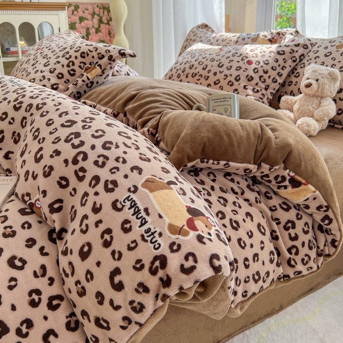 妖妖家纺 2025新款高克重200克牛奶绒印花四件套 溜汪记事板