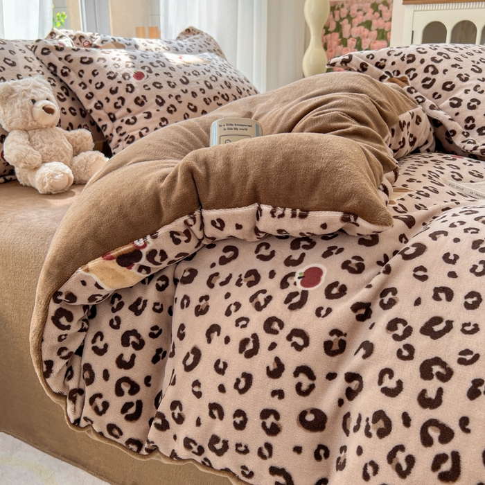 91家纺网 家纺一手货源 找家纺 妖妖家纺 2025新款高克重200克牛奶绒印花四件套 溜汪记事板