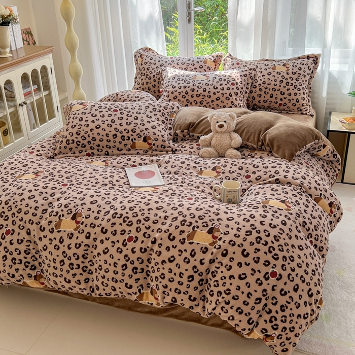 91家纺网 家纺一手货源 找家纺 妖妖家纺 2025新款高克重200克牛奶绒印花四件套 溜汪记事板