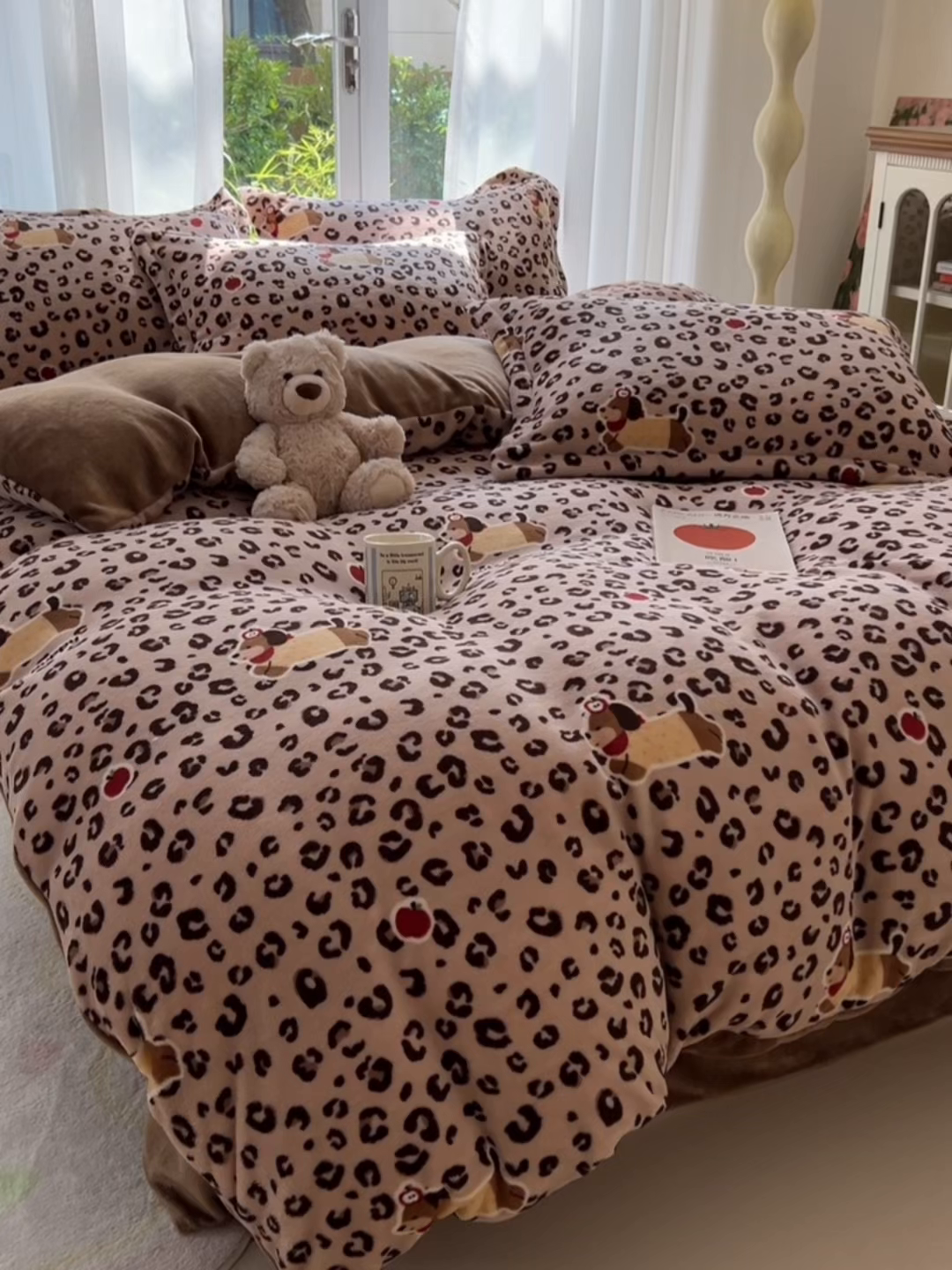 91家纺网 家纺一手货源 找家纺 妖妖家纺 2025新款高克重200克牛奶绒印花四件套 溜汪记事板