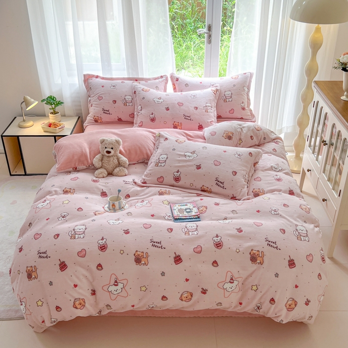 91家纺网 家纺一手货源 找家纺 妖妖家纺 2025新款高克重200克牛奶绒印花四件套 萌宠故事会