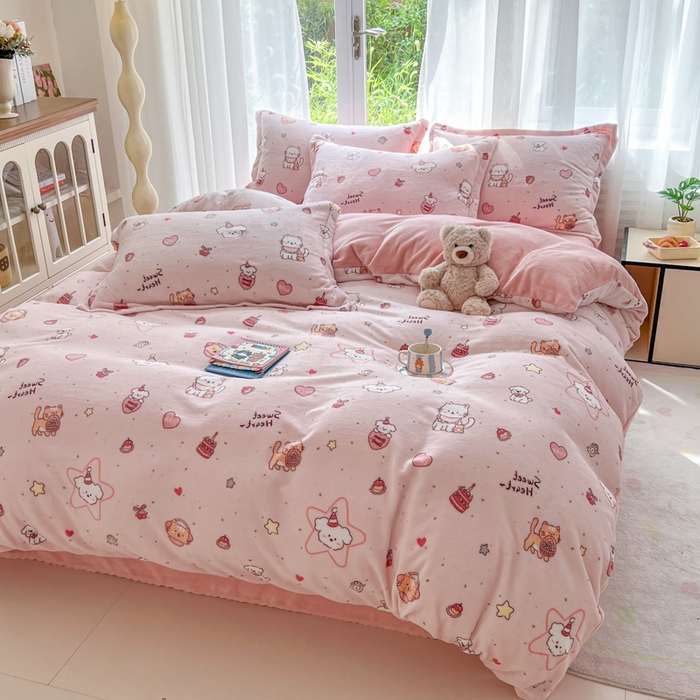 91家纺网 家纺一手货源 找家纺 妖妖家纺 2025新款高克重200克牛奶绒印花四件套 萌宠故事会