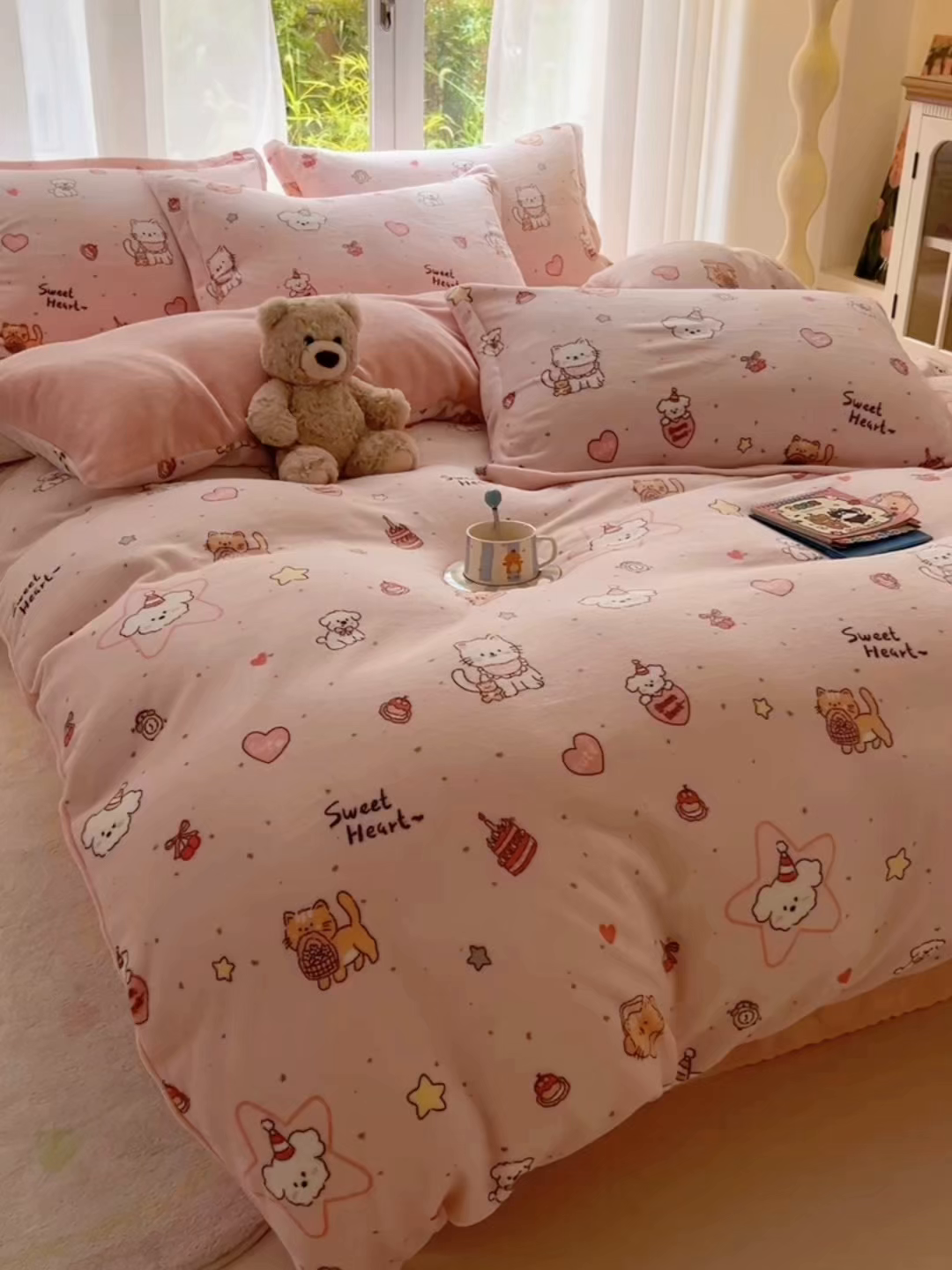 91家纺网 家纺一手货源 找家纺 妖妖家纺 2025新款高克重200克牛奶绒印花四件套 萌宠故事会