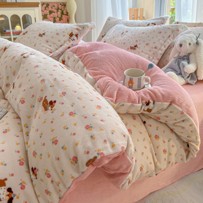 妖妖家纺 2025新款高克重200克牛奶绒印花四件套 萌宠花笺