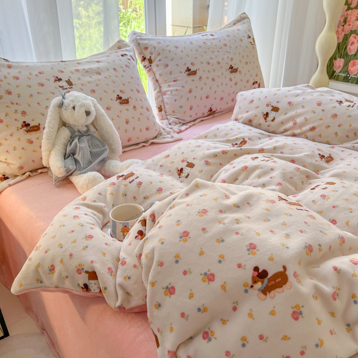 91家纺网 家纺一手货源 找家纺 妖妖家纺 2025新款高克重200克牛奶绒印花四件套 萌宠花笺