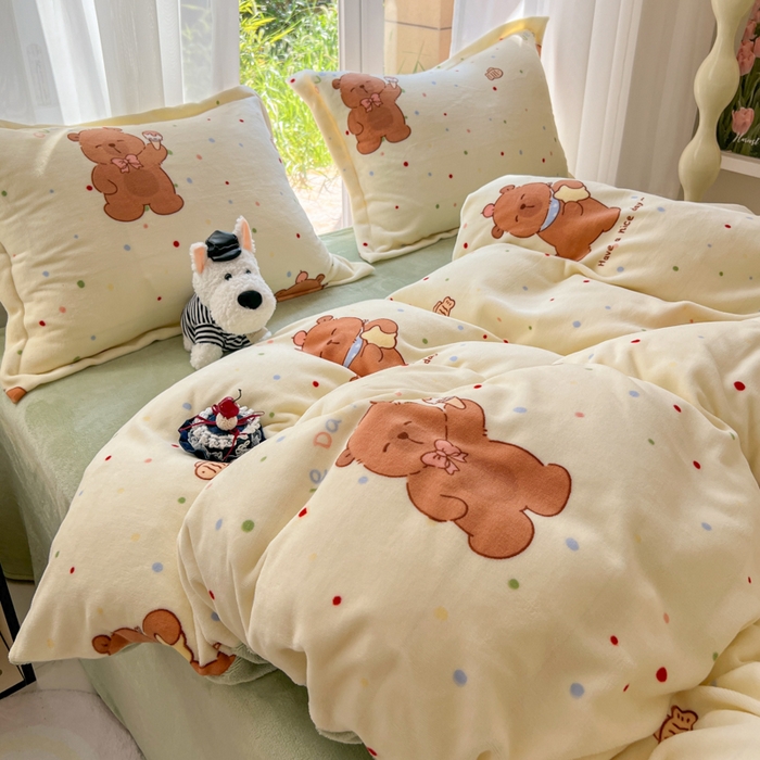 91家纺网 家纺一手货源 找家纺 妖妖家纺 2025新款高克重200克牛奶绒印花四件套 俏皮水豚