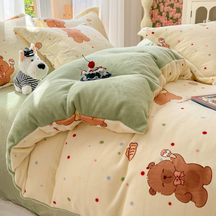 91家纺网 家纺一手货源 找家纺 妖妖家纺 2025新款高克重200克牛奶绒印花四件套 俏皮水豚