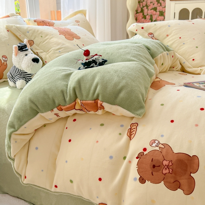 91家纺网 家纺一手货源 找家纺 妖妖家纺 2025新款高克重200克牛奶绒印花四件套 俏皮水豚