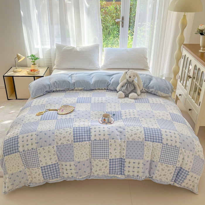 91家纺网 家纺一手货源 找家纺 妖妖家纺 2025新款高克重200克牛奶绒印花四件套 清新花田