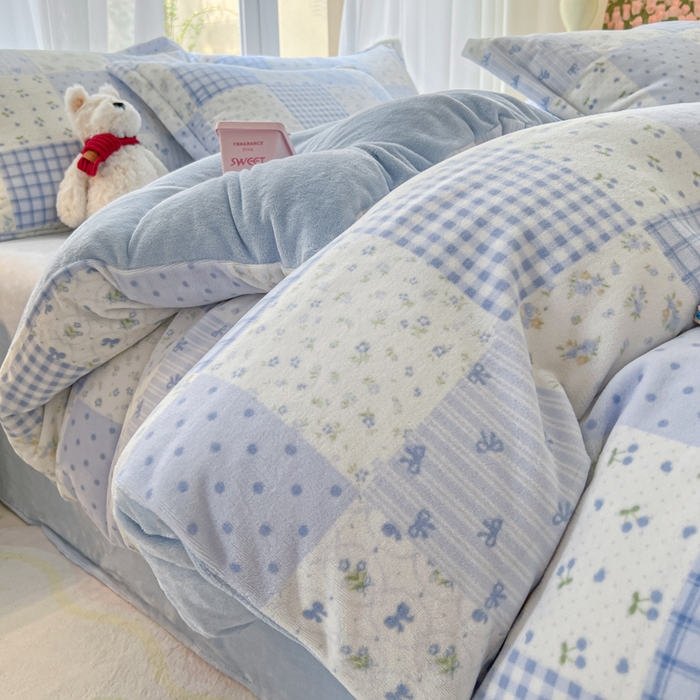 91家纺网 家纺一手货源 找家纺 妖妖家纺 2025新款高克重200克牛奶绒印花四件套 清新花田