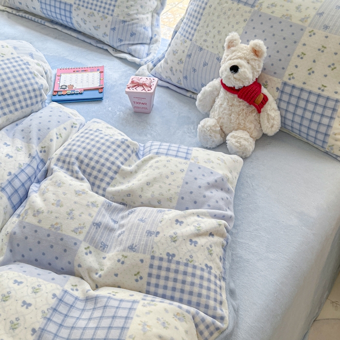 91家纺网 家纺一手货源 找家纺 妖妖家纺 2025新款高克重200克牛奶绒印花四件套 清新花田