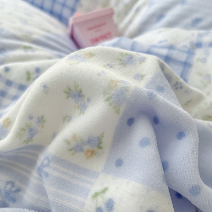 91家纺网 家纺一手货源 找家纺 妖妖家纺 2025新款高克重200克牛奶绒印花四件套 清新花田